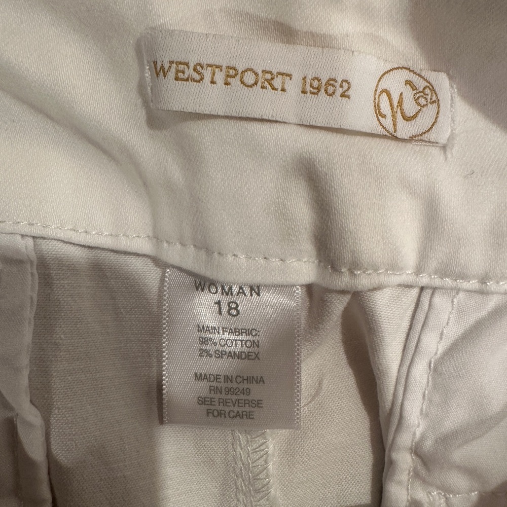 Classic White Women's Shorts - Picture 6 of 7